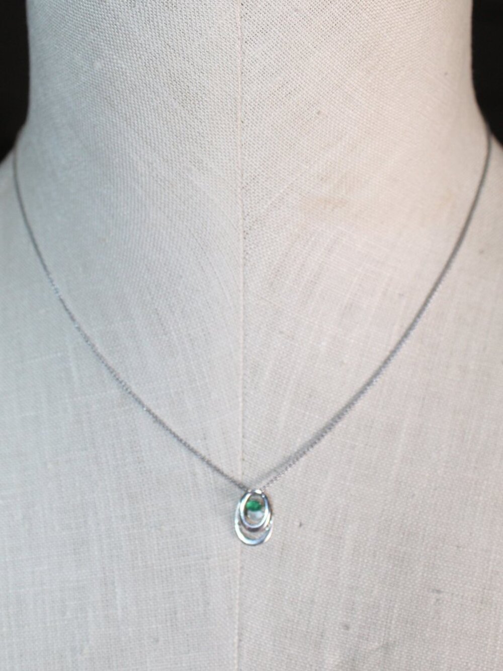 925 Sterling Silver .5" Double Oval Hinged Green Pivot Stone Pendant 18" Chain